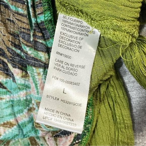 Democracy Women L Boho Top Green Tropical Cold Shoulder Tassel Hem V-Neck Blouse - Picture 12 of 16